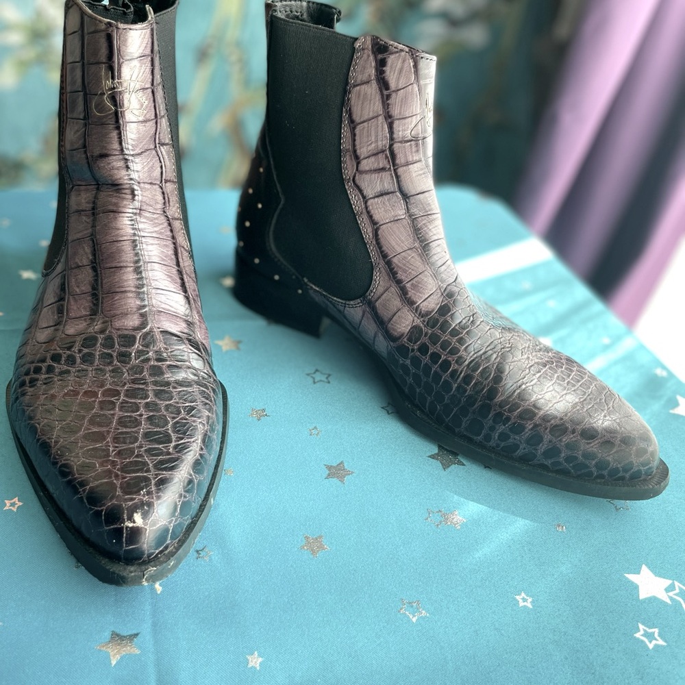 John Fleuvog Men's size 7 leather alligator print boots w/pointy toes & low heel